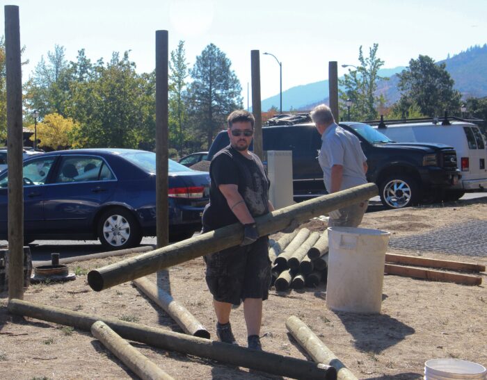 Rogue Credit Union volunteer Mod Rodgers and OHRA Facilities Supervisor Peter McBennett preparing to install posts for new OHRA guest dog enclosure.